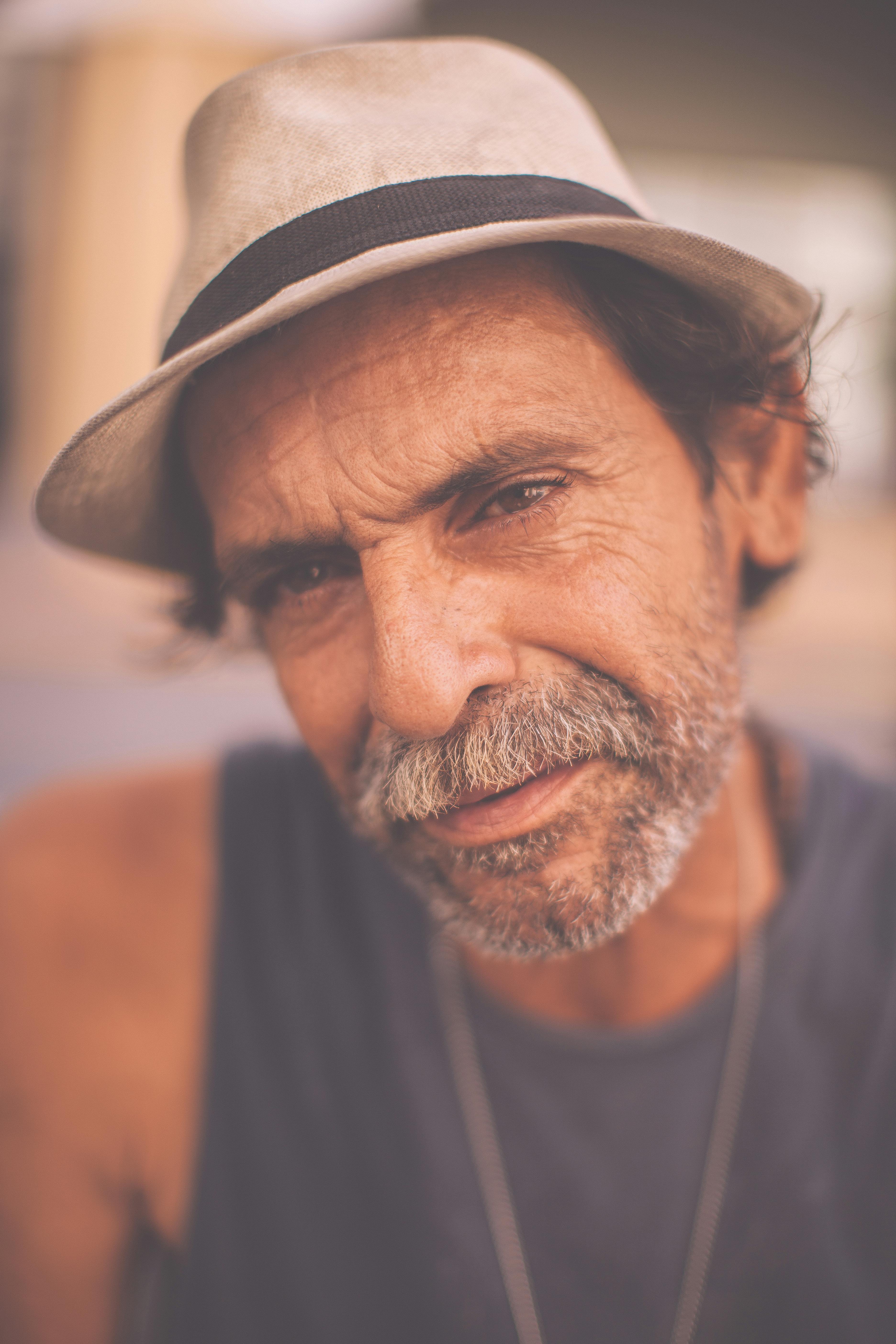files/pexels-caleboquendo-3023299.jpg